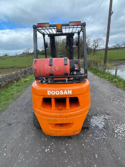 DOOSAN C30G 3 tunový vysokozdvižný vozík - 3