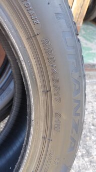2ks letni pneu Bridgestone 225/45-17 okolo 4mm - 3