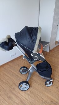 Prodám dětský kočárek STOKKE +příslušenství. - 3