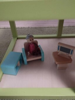 dřevěný domeček pro panenky - 3