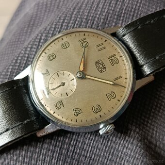 Klasické náramkové hodinky UMF RUHLA - 3