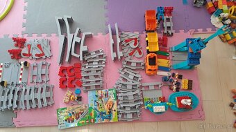 Lego duplo vláček s kolejemi a mostem - 3