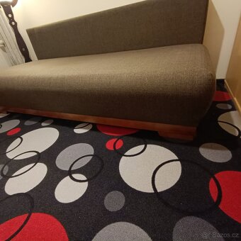 Hnědý rozkládací gauč - 3