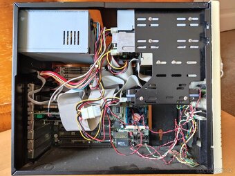 Historické PC Pentium 90.léta v bedně od 486 + Samsung CRT - 3