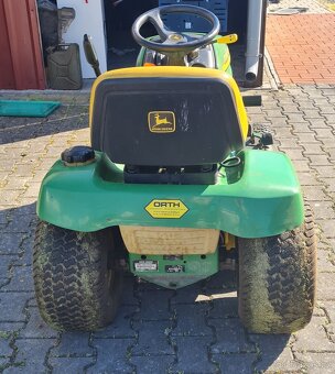 Zahradní traktor JOHN DEERE LT 166 - 3