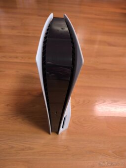 Playstation 5 s mechanikou - 3