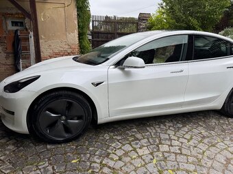 Tesla model 3 - 3