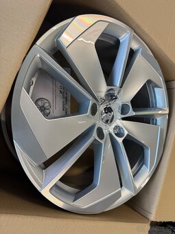 Alu kola 5x112 r18 Škoda Octavia 4 originál - 3