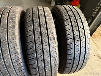 prodám zimní pneumatiky 195/65/16 Pirelli celá sada - 3