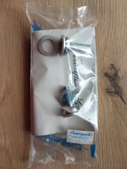 Campagnolo šrouby a krytky - 3