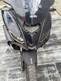 Aprilia sr gt125 - 3