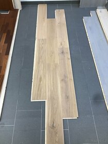 Třívrstvá dřevěná dubová podlaha olej OSMO odstínu Porcelain - 3