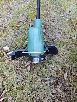 Elektrický vyžínač Bosch EasyGrassCut 23 (280 W, 23 cm)
- 3