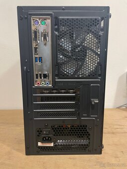 Herní PC i7-9700 16GB RAM 500GB SSD 1,5TB HDD RX VEGA 64 - 3
