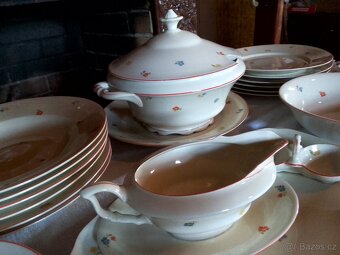 PĚKNÝ STARÝ PORCELÁNOVÝ JÍDELNÍ SERVIS - 3