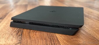 Sony Playstation 4 Slim (CUH-2116A) 500 GB černá - 3