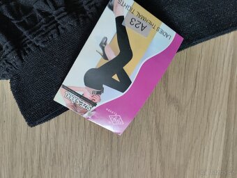 Nové elastické černé kalhoty s vyšitou sukýnkou - 3