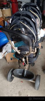 Tříkolka pro dvojčata - 3