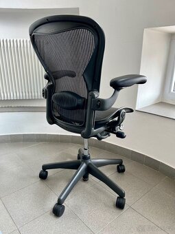 kancelářská židle Herman Miller Aeron Classic - top stav - 3