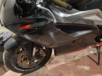 Aprilia RSV 1000 R - 3