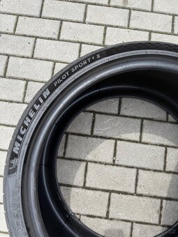 295/30R21 - 3
