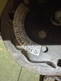Klimakompresor BMW745i rok 2002 - 3
