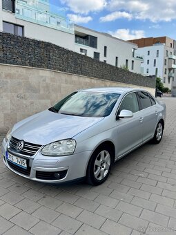 VOLKSWAGEN JETTA 2,0 FSI 110 KW KLIMA,PRAVIDELNÝ SERVIS, - 3