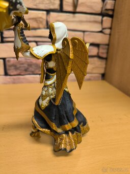 World of Warcraft Priest Sister Benedron - 3