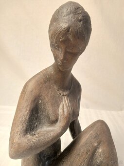 Soška akt dívky B. Kokrda - 3
