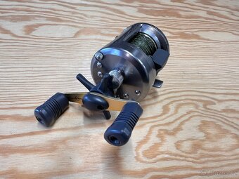 BAITCASTOVÝ NAVIJÁK SHIMANO CORVALUS CVL 301 LH - 3