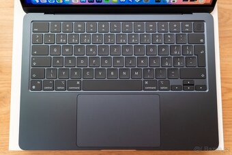 Apple Macbook Air 13.6" M2 8GB/256GB - jako nový - 3