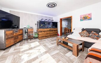 Prodej rodinného domu 3+1 s fotovoltaikou, bazénem a garáží - 3