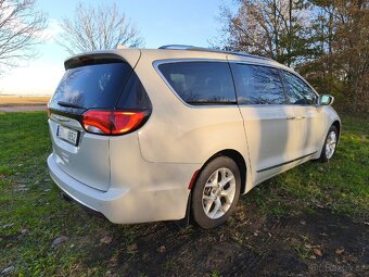Chrysler Pacifica Touring L Plus - 3