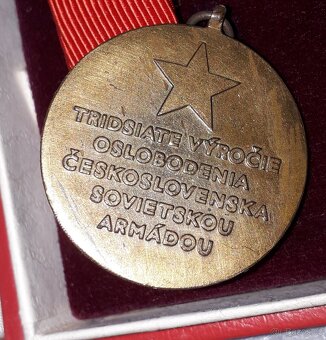 PAMĚTNÍ MEDAILE K 30.VÝROČÍ SLOVENSKÉHO NÁRODNÍHO POVSTÁNÍ - 3