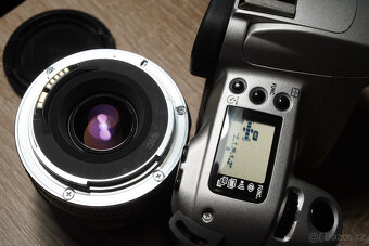 Canon EOS KISS III s objektivem 50/1.8 MK I - 3