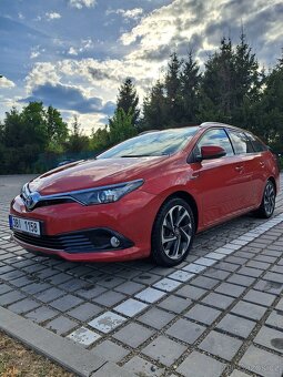 Prodám Toyota Auris Combi HYBRID 1.8 - 3