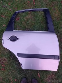 Citroen C3 - dveře, nárazník Z, blatník LP, zrcátko L - 3