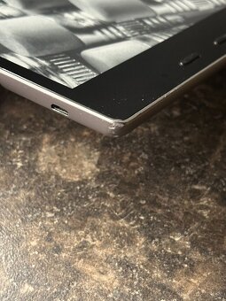 Čtečka knih Amazon Kindle Oasis 9th. gen 8 GB WiFi - 3