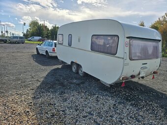 dvouosý obytný karavan na stání - 3