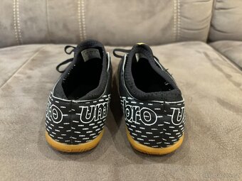 Dětské sálové kopačky Umbro vel. 38 - 3