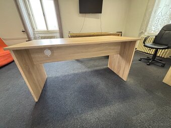 Pracovní stůl - 3