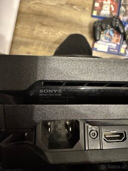 PlayStation 4 PRO 1TB + dva ovladače - 3