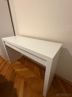 Bílý stůl - 3