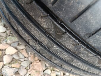 Dunlop respone 16 jeté jednu sezonu přes 6mm vzorek - 3