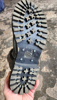Prodám 15 dírkové boty Steel UK Black - 3