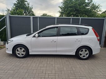 Nové v ČR...Krásný Hyundai I30 cw... - 3