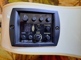 Elektroakustická gitara Yamaha APX1000 pearl - 3