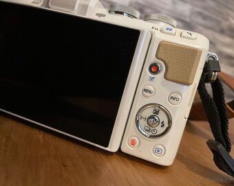 OLYMPUS PEN E- PL 7 - 3