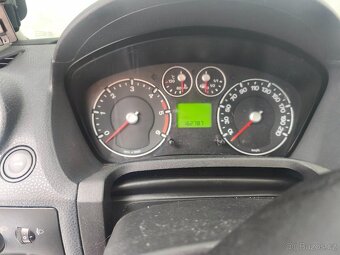 Ford fiesta 1.4 TDCI bouraná - 3