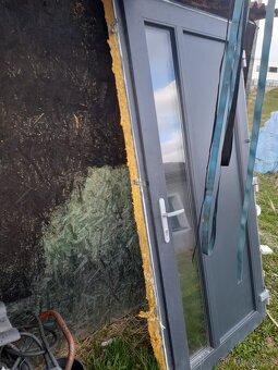 Vchodové dveře - plast,trojsklo,zateplené - 3
